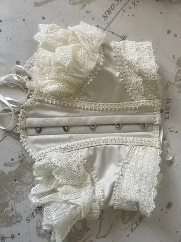 아비에타주 Abiletage 아이보리 프릴 코르셋 사이즈 4