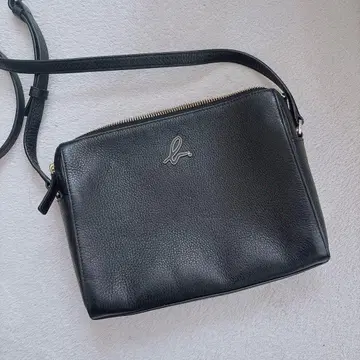 [ 지금만 가격! ] agnes b. 에네스베 Iris 숄더백