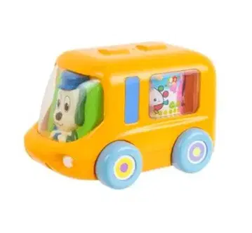 운전기사가 있는 오렌지색 버스