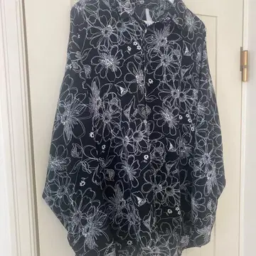 아트 프린트 꽃무늬 긴팔 셔츠 블랙과 화이트 사이즈 XL