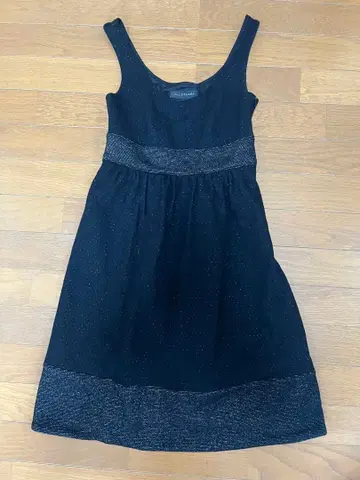 슬리브리스 도트 무늬 무릎 기장 원피스