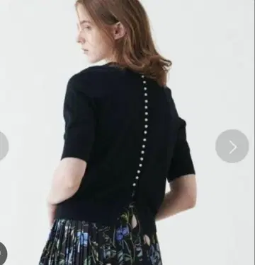 보르지 반팔 니트 블랙 펄 버튼