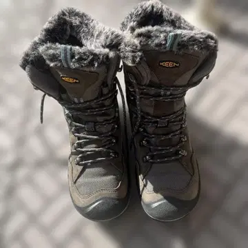 KEEN 방수 퍼 포함 아웃도어 부츠 24.5