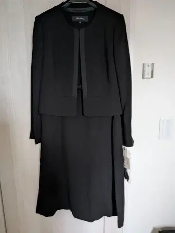 블랙 수트 M 사이즈 리본 포함