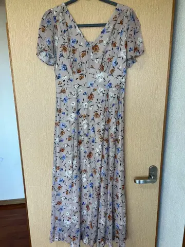 베이지 꽃무늬 반팔 롱 원피스 사이즈 1