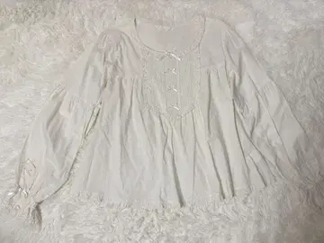 핑크하우스 하트 레이스 사용 블라우스 (아이보리)