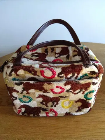 말과 말굽 패턴 핸드백 새상품급