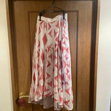 MERCURYDUO 머큐리 핑크와 화이트 플레어 스커트