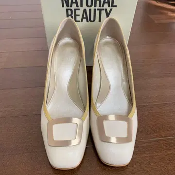 내추럴 뷰티 베이지 펌프스