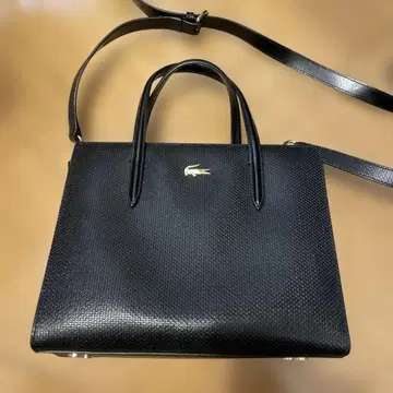 Lacoste 블랙 토트백 숄더 스트랩 포함