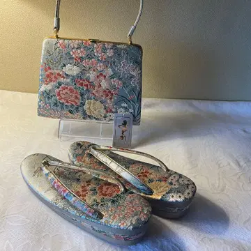 화려한 자수가 아름다운 최고급 조리 백 세트