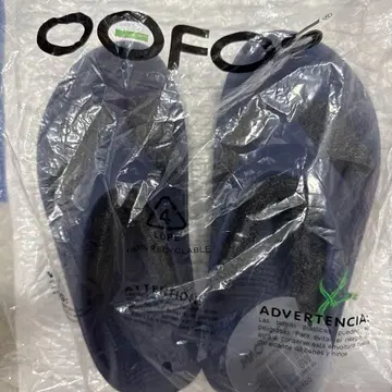 새상품 OOFOS 네이비 샌들