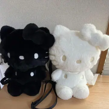 초특가 헬로키티 봉제 인형 백팩 블랙 화이트 백 화이트 블랙 2개 세트