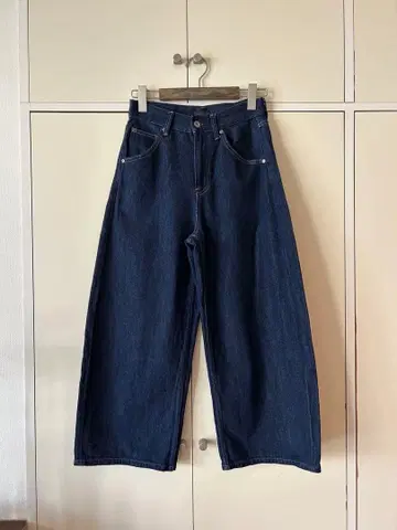 유니클로 커브 배기진 23인치 인심 59cm