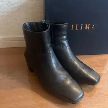 ILIMA 가죽 스퀘어토 부츠 23.5cm