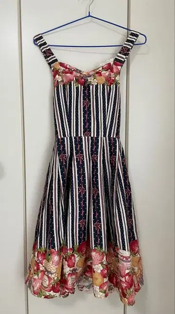 최종 가격 이노센트 월드 원피스 네이비 딸기잼 패턴