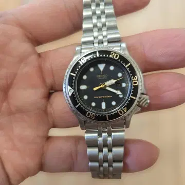 SEIKO 3E25 다이버즈 200m 쿼츠 손목시계