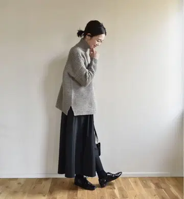 고급 울 하이넥 니트