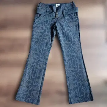 벨트 포함 청바지