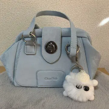 라이트 블루 핸드백 마스코트 포함