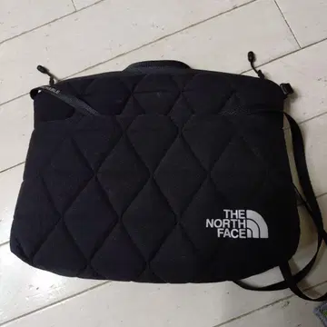 THE NORTH FACE 퀼팅 숄더백 블랙