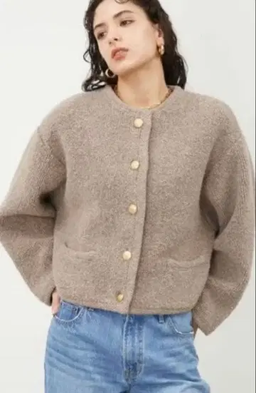 Mila Owen 파일 편직 숏 기장 금장 버튼 니트 자켓 1 가디건