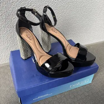 베이라 리아 블랙 하이힐 스트랩 포함