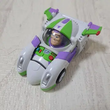 버즈 라이트이어 피규어