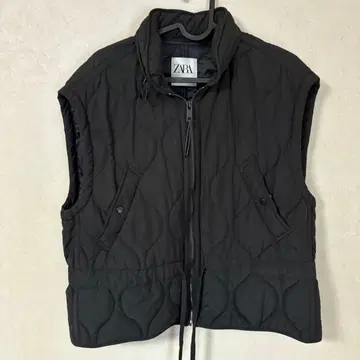 ZARA 블랙 퀼팅 베스트 후드 부착