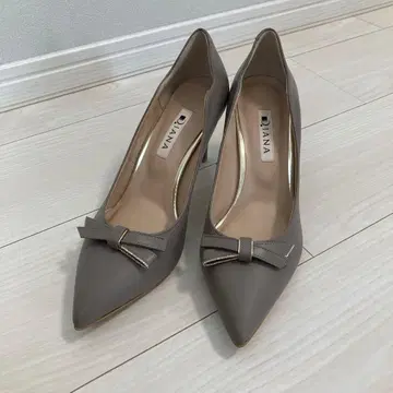 다이애나 23.5 펌프스 그레이 미사용 새상품