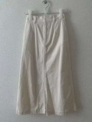 Ray BEAMS 아이보리 코듀로이 무릎 기장 스커트