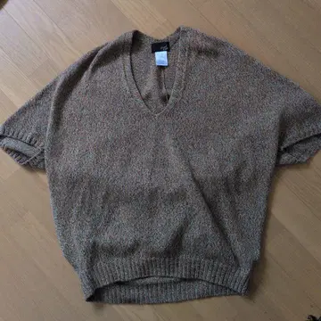 Grand Table V넥 슬리브리스 니트 9호