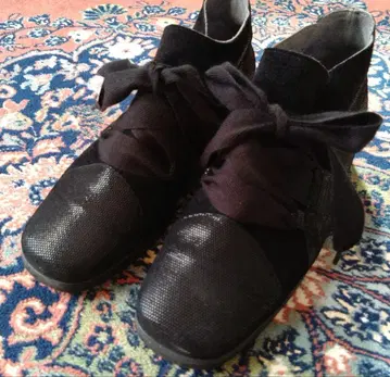 블랙 리본 포함 부티