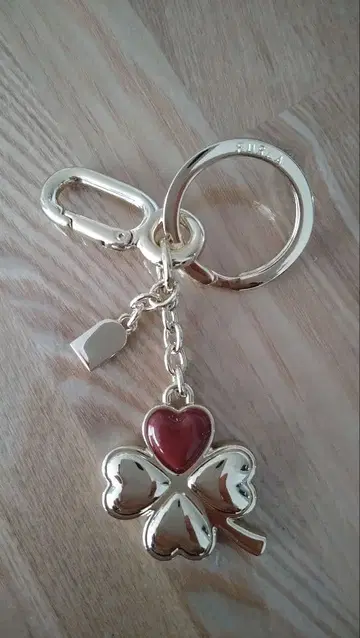 FURLA 훌라 클로버형 키링 행운의 네잎