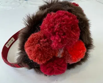 유니크한 적갈색 퍼 귀도리