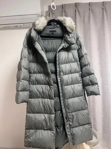 유니클로 카키 후드 부착 롱 다운 자켓