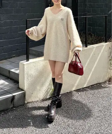 Chico 브로치 포함 V넥 루즈 니트