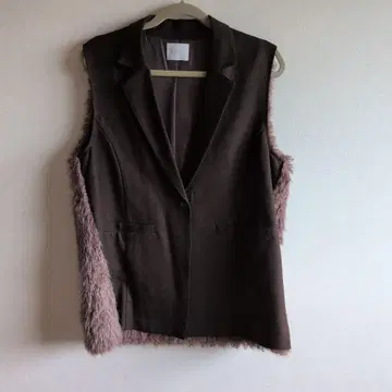 FIKA 브라운 퍼 베스트