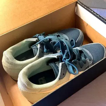 오니츠카타이거의 멋스럽고 편한 스니커즈 22.5