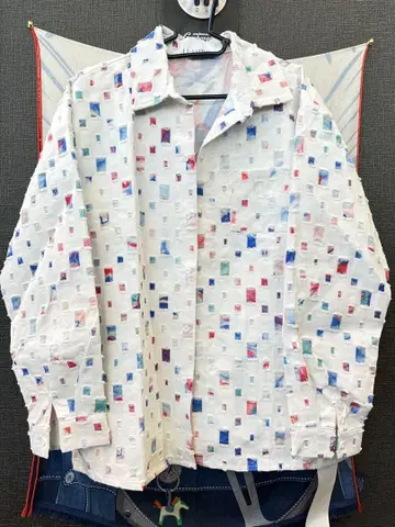 미사용 새상품 U:UME 컬러풀 패턴 긴팔 셔츠