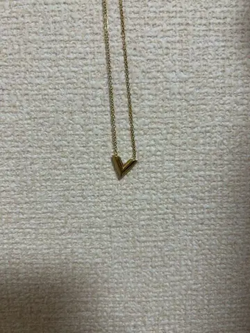 V자형 펜던트 목걸이