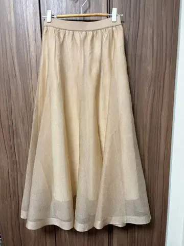 베이지 플레어 스커트