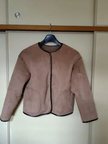 Cucux 브라운 노카라 자켓 플리스풍 리버서블