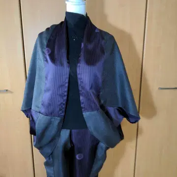 오시마 명주와 도행 코트 보라색과 블랙 스트라이프 겉옷