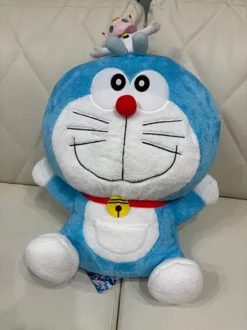 커다란 도라에몽 봉제 인형