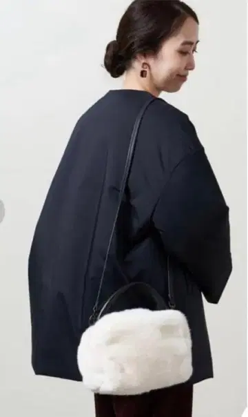 유나이티드 애로우즈 퍼 숄더백