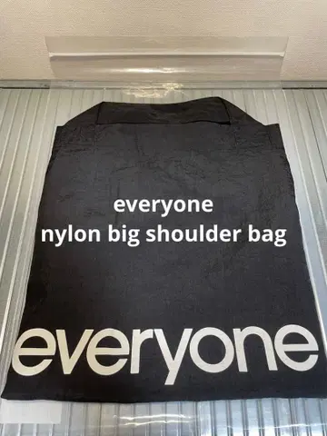 미사용 새상품 everyone nylon big shoulder bag