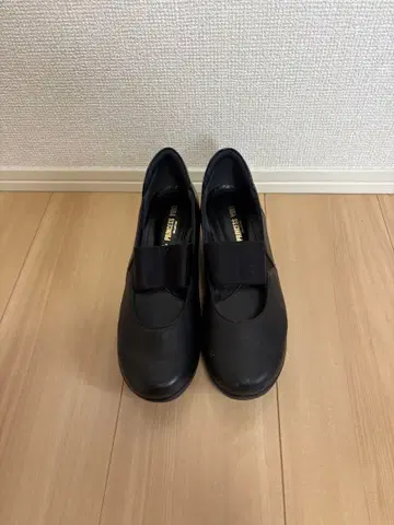 블랙 스트랩 펌프스 에어라이트 밑창