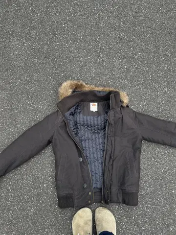 Dickies 블랙 퍼(fur) 부착 다운 자켓