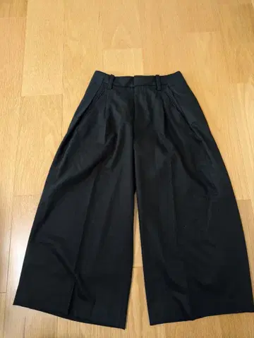 UNIQLO +j 울 블렌드 가우초 팬츠 컨디션 최상 블랙 w55 h82